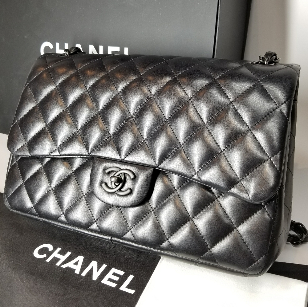 Limited CHANEL Jumbo Double Flap So Black Bag